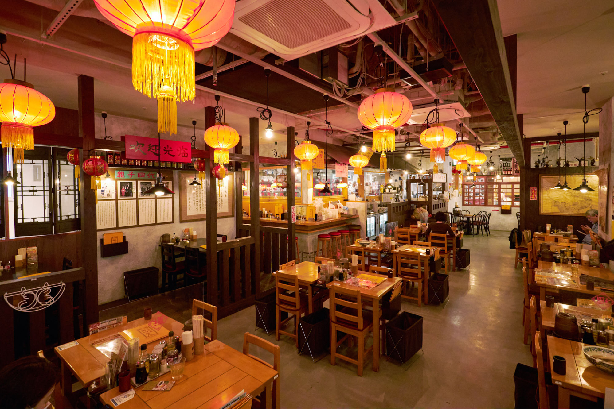 揚州商人の店内